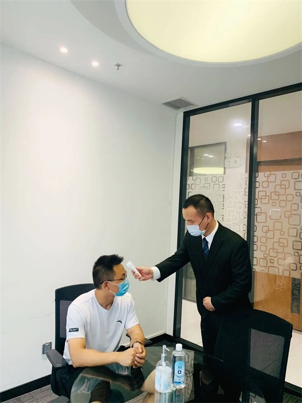鸿运国际 - 物业英雄故事丨刘超：往前抗疫，，，，，往后有爱