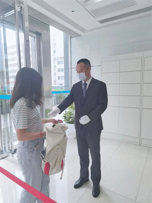 鸿运国际 - 物业英雄故事丨刘超：往前抗疫，，，，，往后有爱