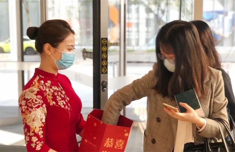 鸿运国际 - 鸿运国际2月丨红红火火“犇”新年，，，，，，敲响牛年开门红！