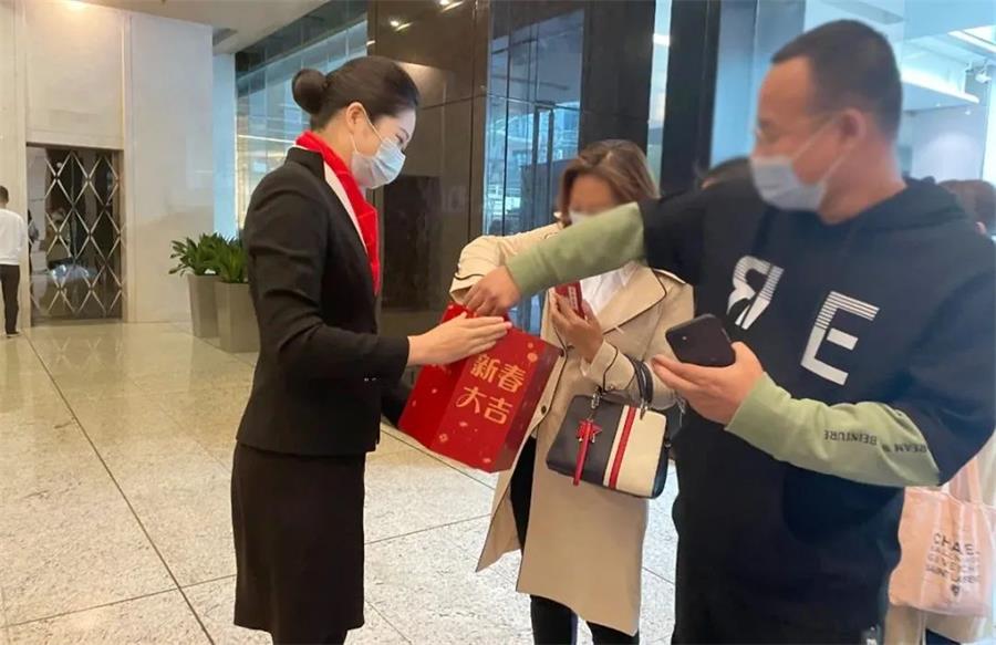 鸿运国际 - 鸿运国际2月丨红红火火“犇”新年，，，，，，敲响牛年开门红！