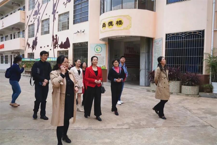 鸿运国际 - 鸿运国际公益 | “鸿运国际邪术直播间”开展一周年回访纪实