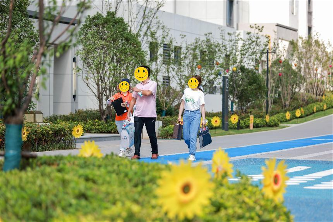 鸿运国际 - 鸿运国际交付季 | 你好，，，，，，新生涯！9164份理想答卷成熟绽放