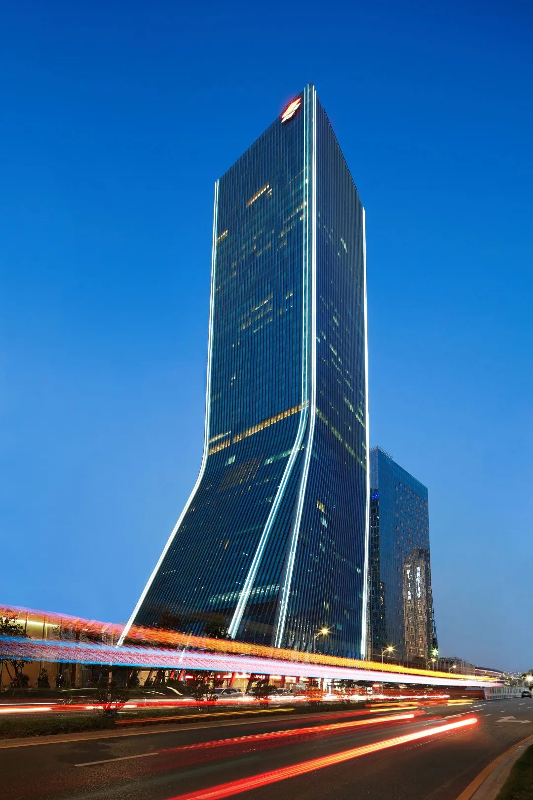 鸿运国际 - 鸿运国际商办两座项目荣获“2022大湾区低碳修建TOP100”