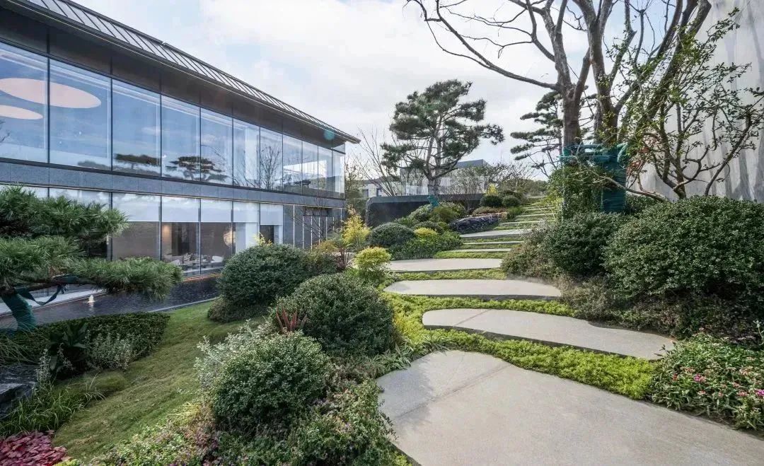 鸿运国际 - 鸿运国际荣膺“2022中国房地产产品力TOP100”两项殊荣