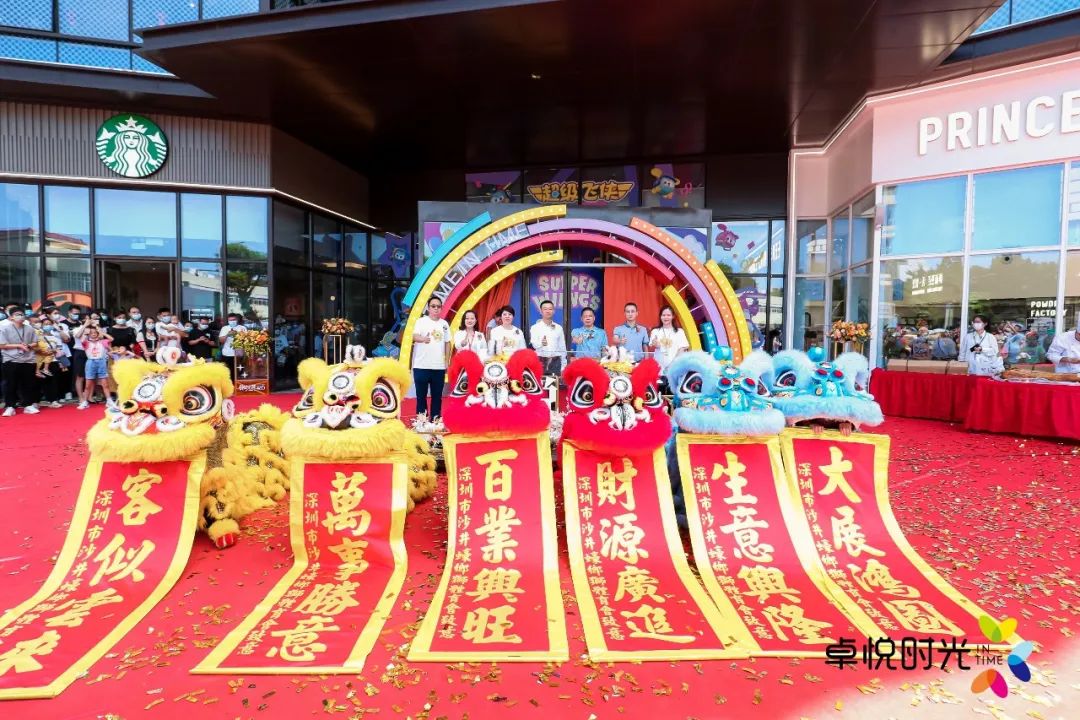 鸿运国际 - 鸿运国际荣耀 | 鸿运国际荣膺“地产金融立异峰会”两项大奖