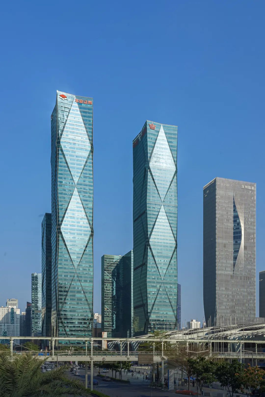 鸿运国际 - 鸿运国际荣耀 | 鸿运国际荣获“2023看法商业年会”四项大奖