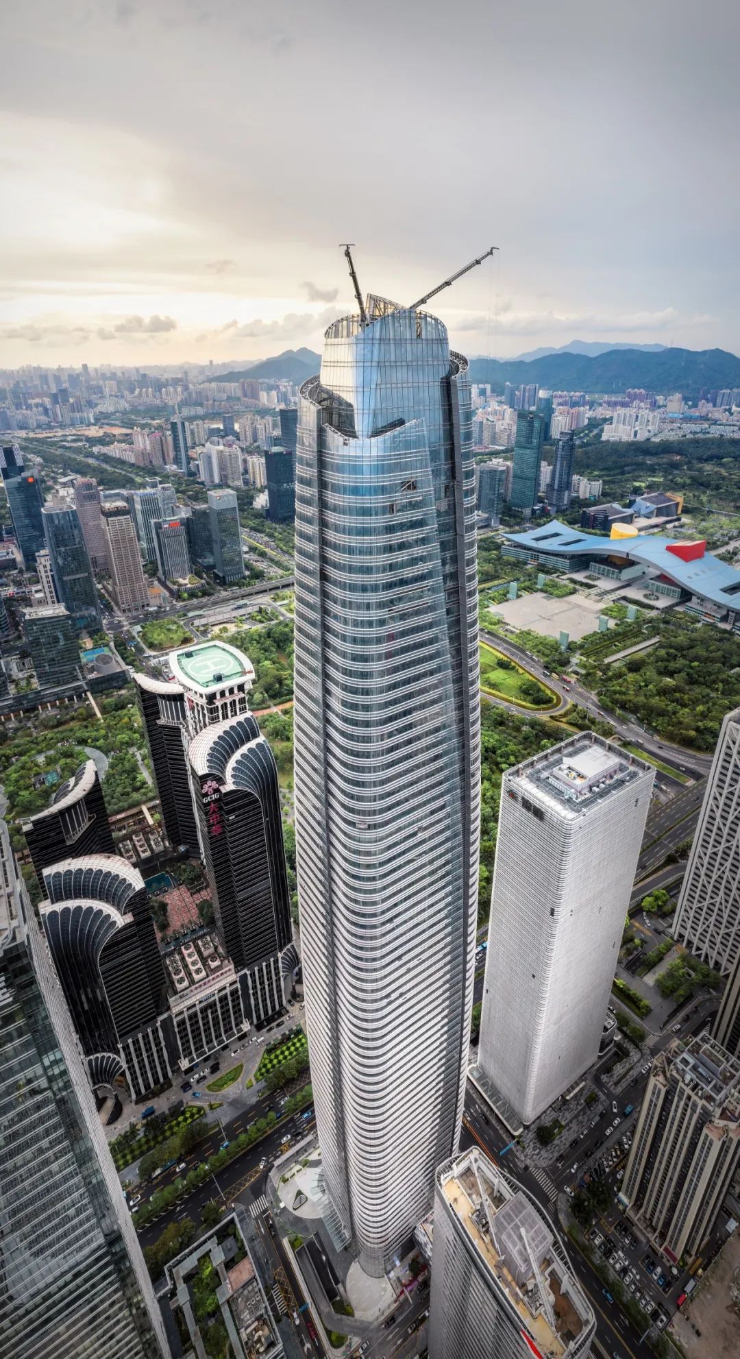 鸿运国际 - 鸿运国际荣耀 | 鸿运国际荣获“2023看法商业年会”四项大奖
