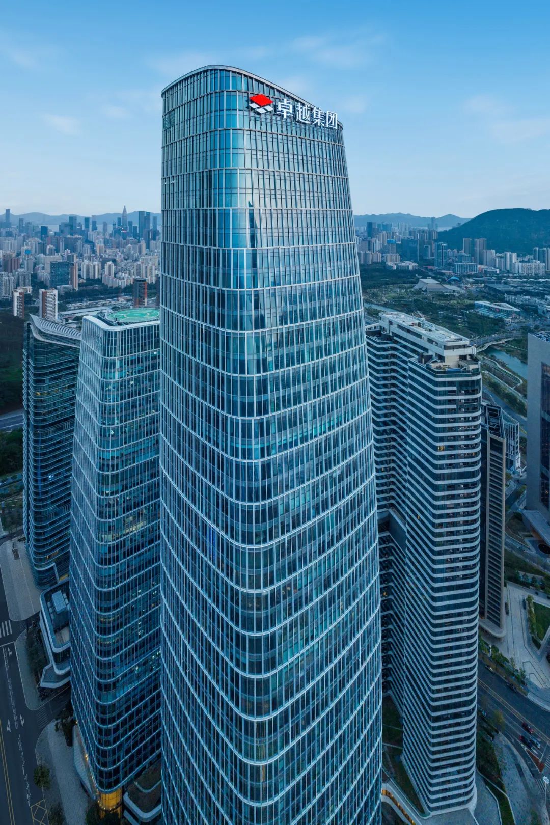 鸿运国际 - 鸿运国际荣耀 | 鸿运国际荣获“2023看法商业年会”四项大奖