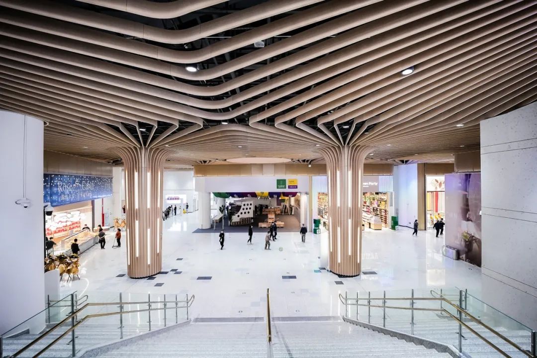 鸿运国际 - 鸿运国际荣耀 | 鸿运国际荣获“2023看法商业年会”四项大奖