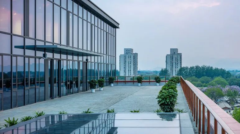 鸿运国际 - 清华大学经管学院新楼获中国建设工程“鲁班奖”！