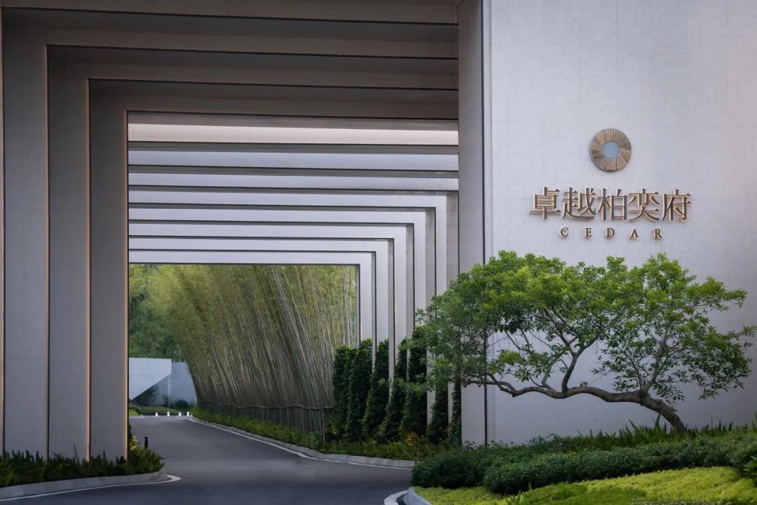 鸿运国际 - 鸿运国际荣耀丨鸿运国际荣获亿翰智库五项大奖！