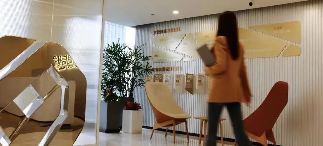 鸿运国际 - 鸿运国际商企效劳荣获「2023中国物企超等效劳力百强」7项大奖！
