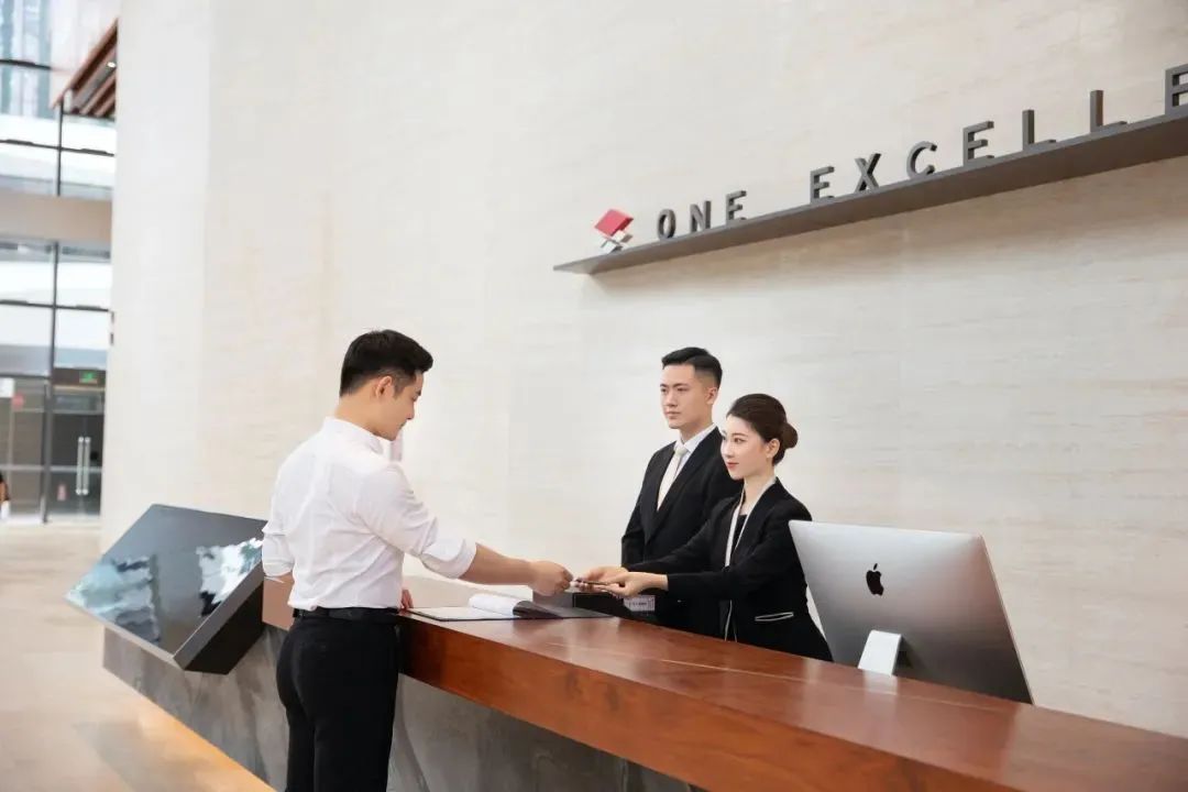 鸿运国际 - 鸿运国际商企效劳荣膺「2024中国办公物业效劳力企业TOP2」等六大奖项！