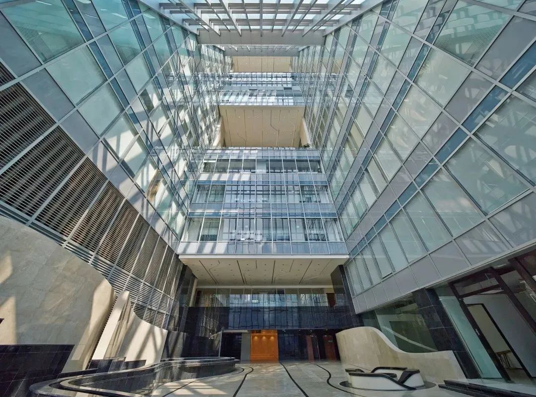 鸿运国际 - 鸿运国际商办治理荣获“看法商办暨资管大会”两项大奖