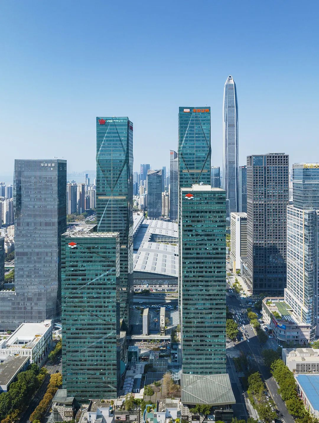 鸿运国际 - 鸿运国际荣获「2024中国房地产综合实力标杆品牌企业」