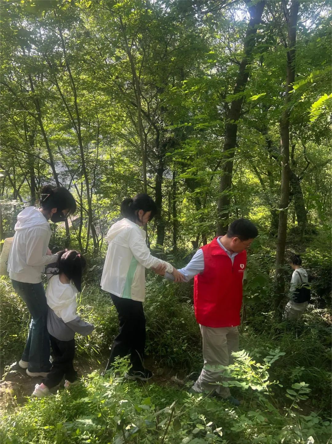 鸿运国际 - 山海深情，，，爱归初心——“鸿运国际心·陇南行”运动圆满落幕