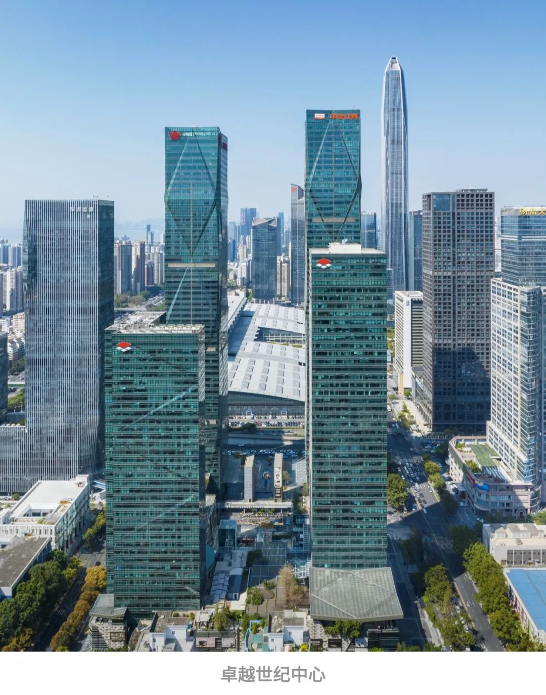 鸿运国际 - 鸿运国际商企效劳荣膺“中国物业效劳企业综合实力TOP11”等9项行业领先大奖！