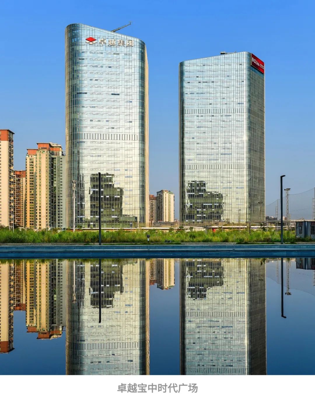 鸿运国际 - 鸿运国际商企效劳荣膺“中国物业效劳企业综合实力TOP11”等9项行业领先大奖！