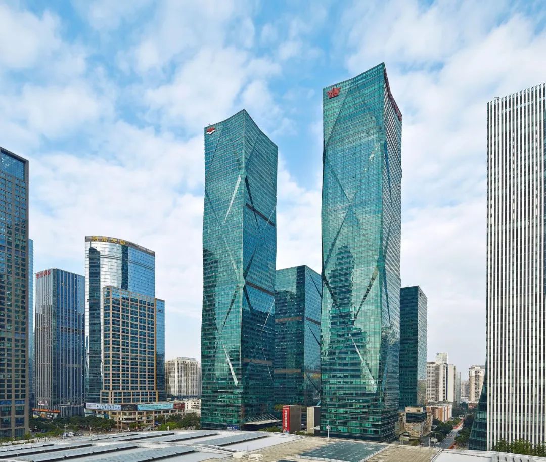 鸿运国际 - 鸿运国际荣耀 | 共话楼宇经济，，，，，鸿运国际商办斩获两项大奖！
