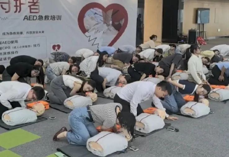 鸿运国际 - 鸿运国际荣耀 | 共话楼宇经济，，，，，鸿运国际商办斩获两项大奖！